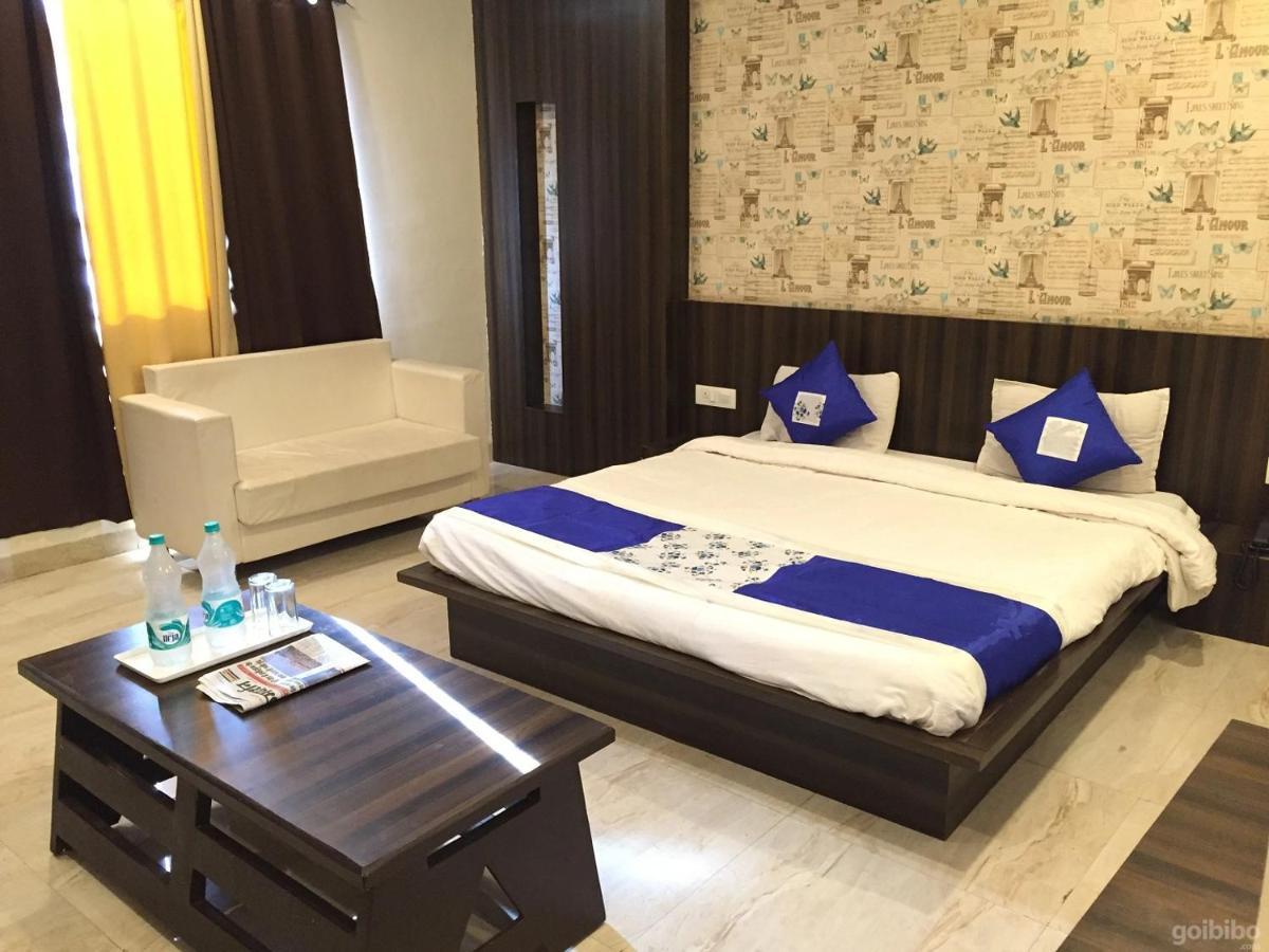 Hotel City Palace Ujjain Bagian luar foto