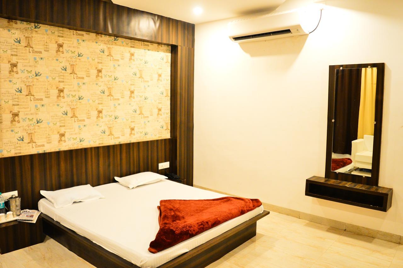 Hotel City Palace Ujjain Bagian luar foto