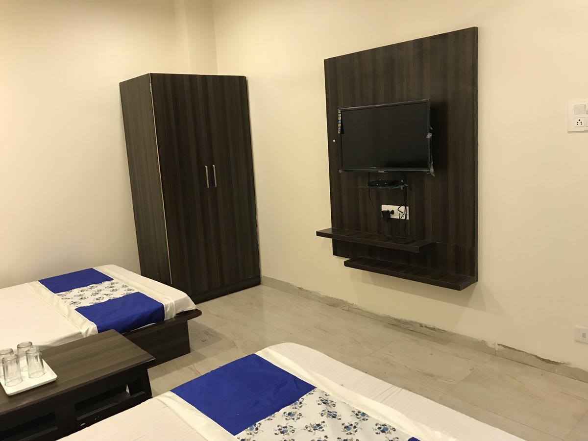 Hotel City Palace Ujjain Bagian luar foto